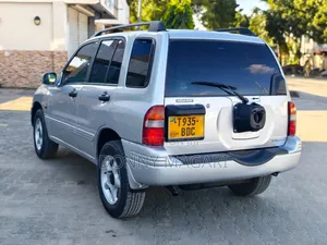 Suzuki Escudo 2005 Silver