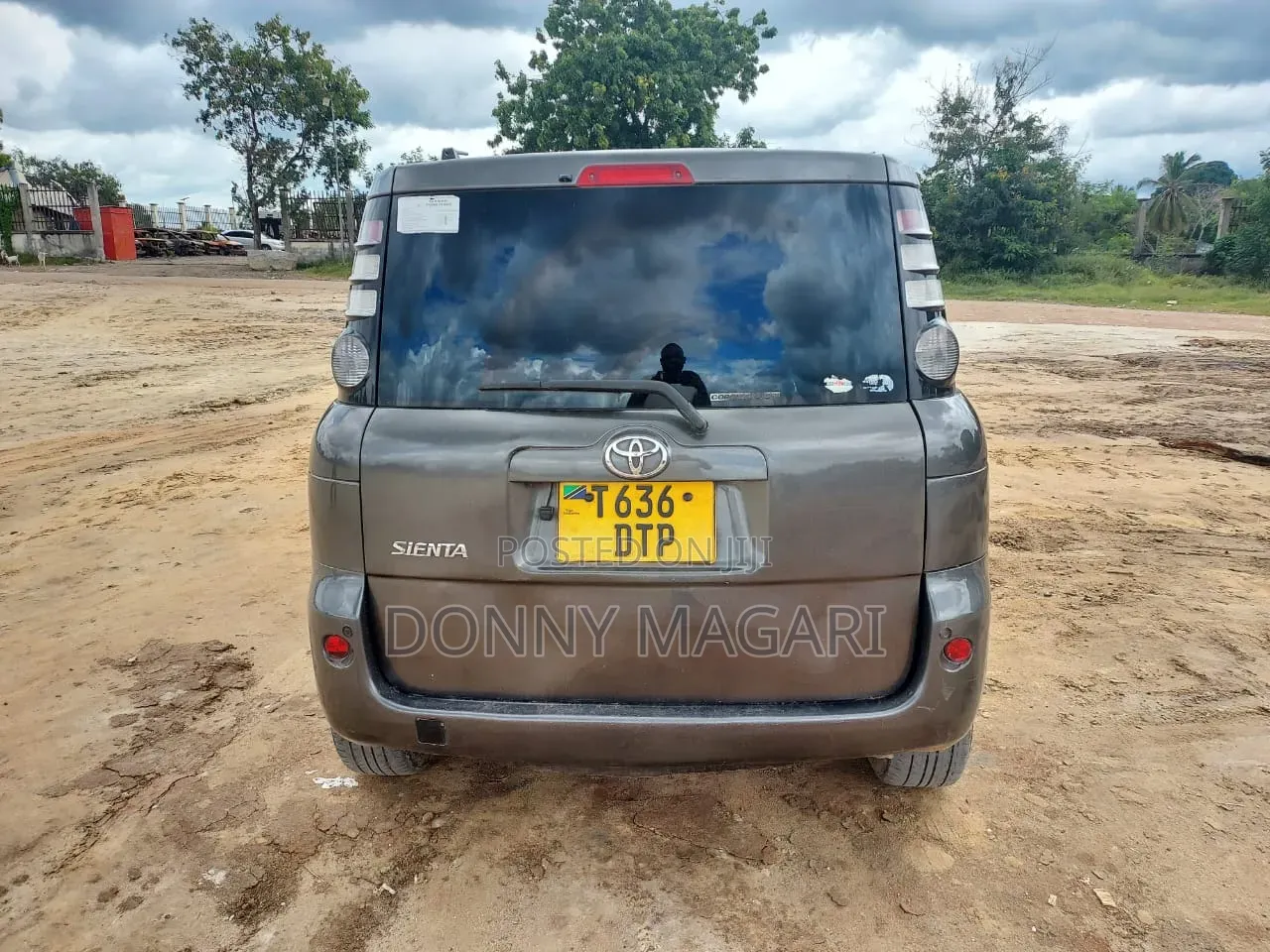 Toyota Sienta 2006 Gray