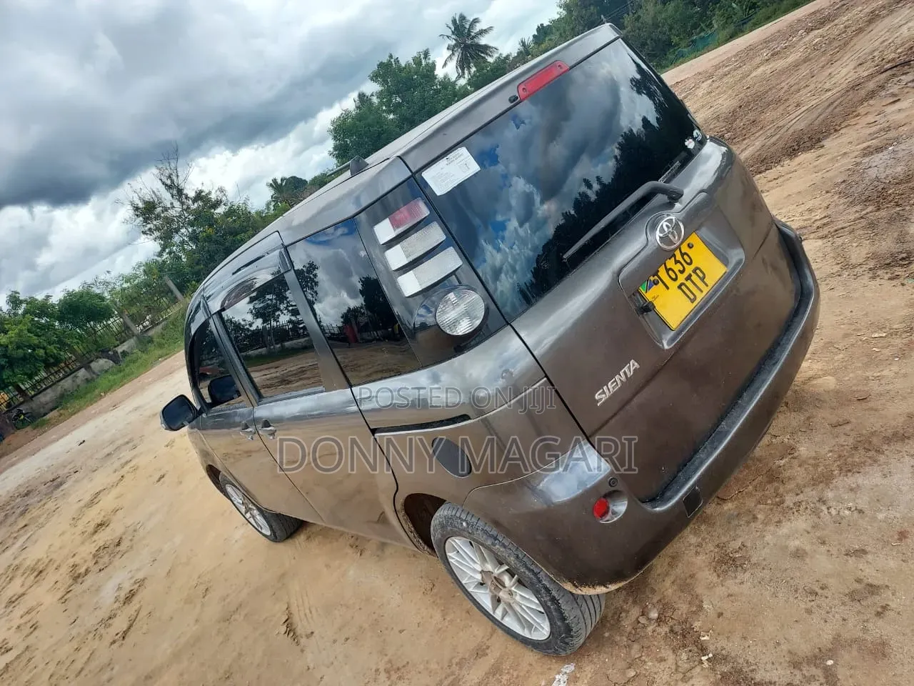 Toyota Sienta 2006 Gray