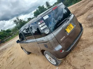 Toyota Sienta 2006 Gray