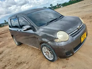 Toyota Sienta 2006 Gray