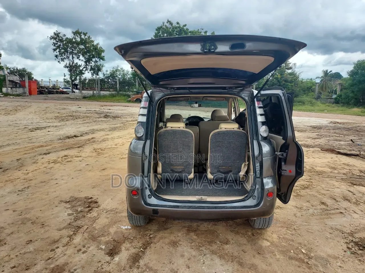 Toyota Sienta 2006 Gray