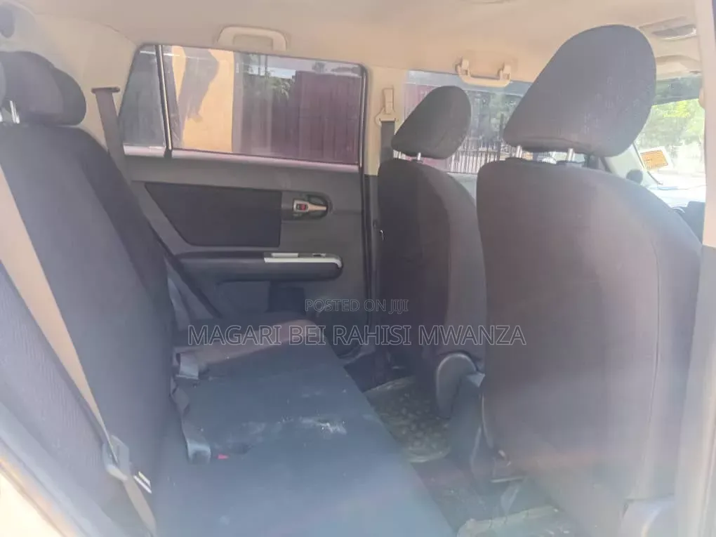 Toyota Corolla Rumion 2011 Silver