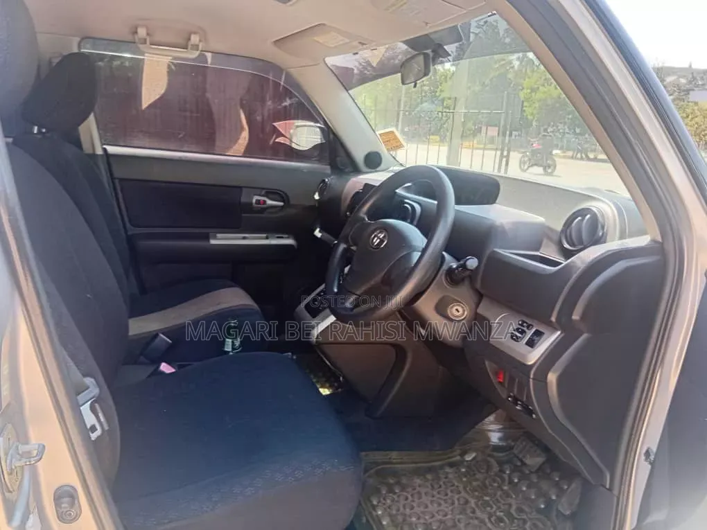 Toyota Corolla Rumion 2011 Silver
