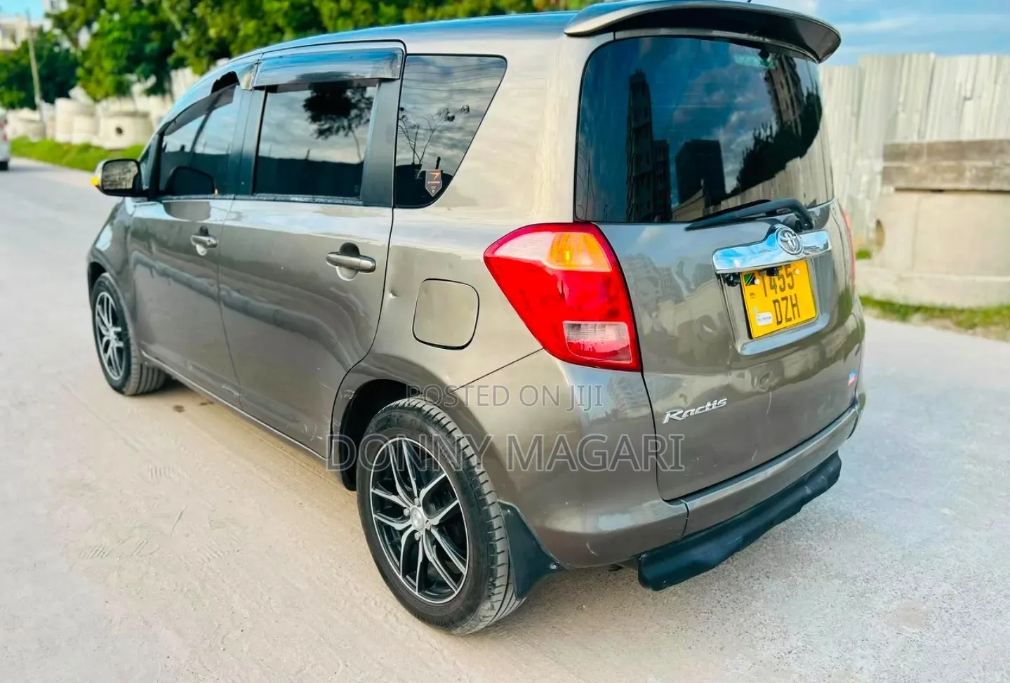 Toyota Ractis 2009 Gray