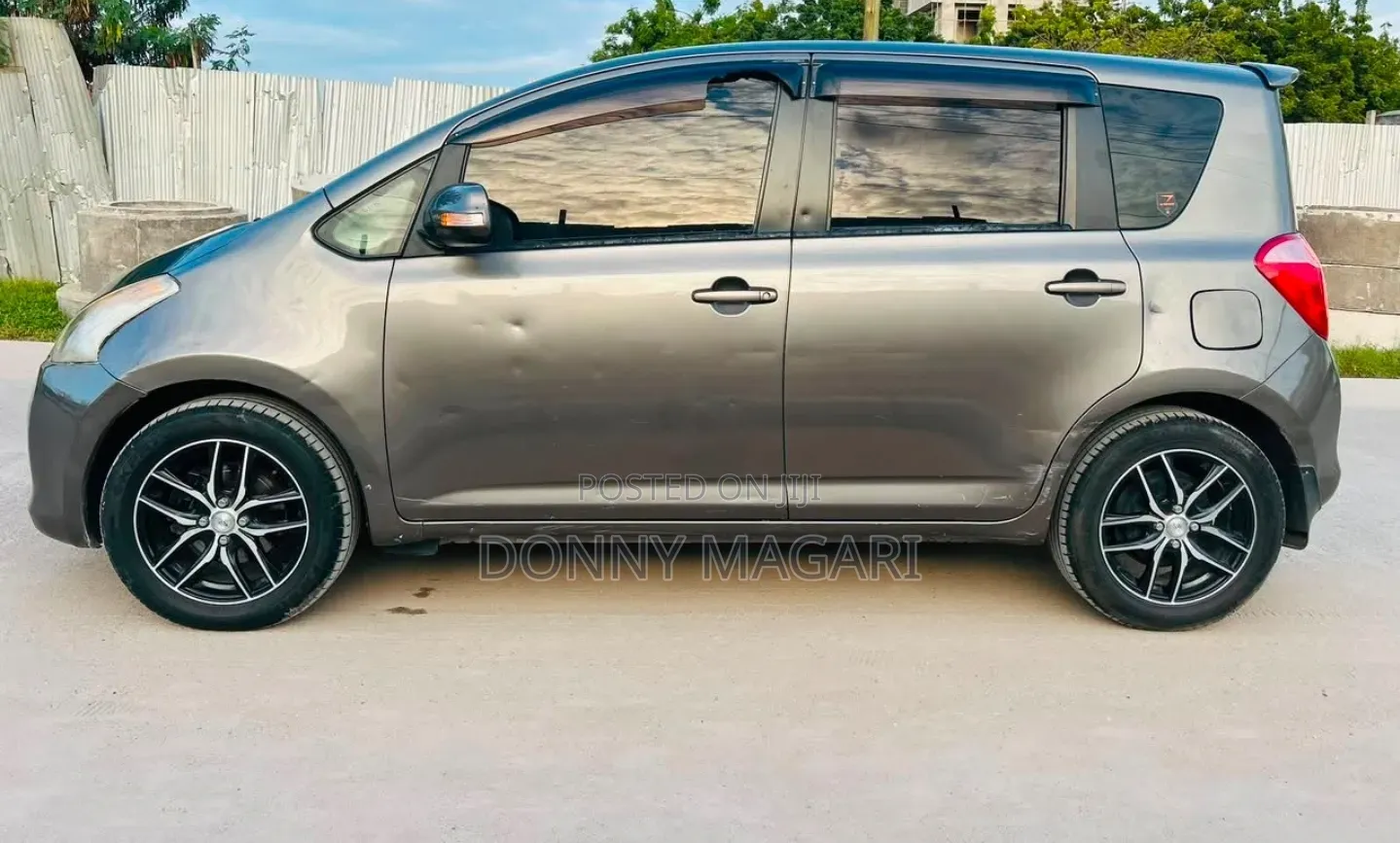 Toyota Ractis 2009 Gray