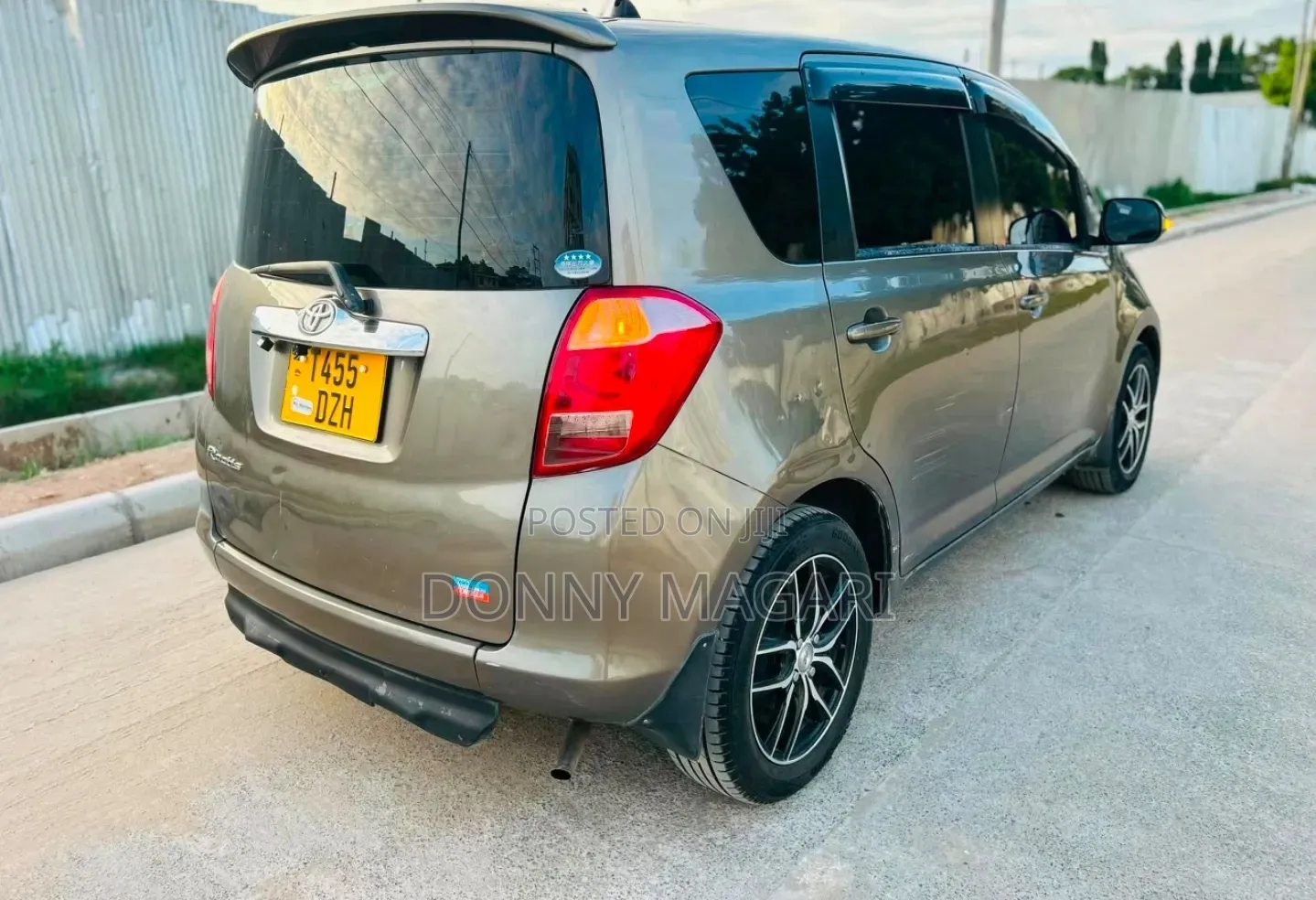 Toyota Ractis 2009 Gray