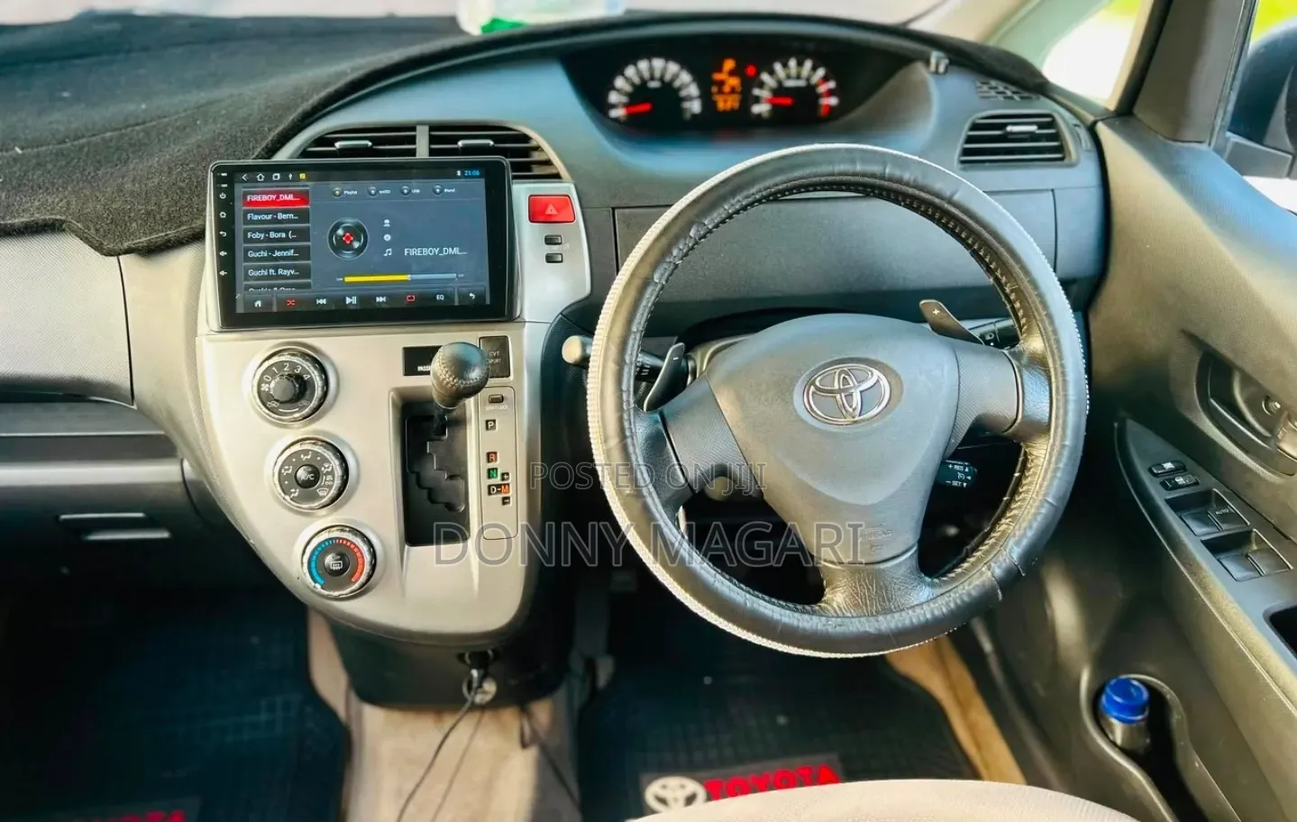 Toyota Ractis 2009 Gray