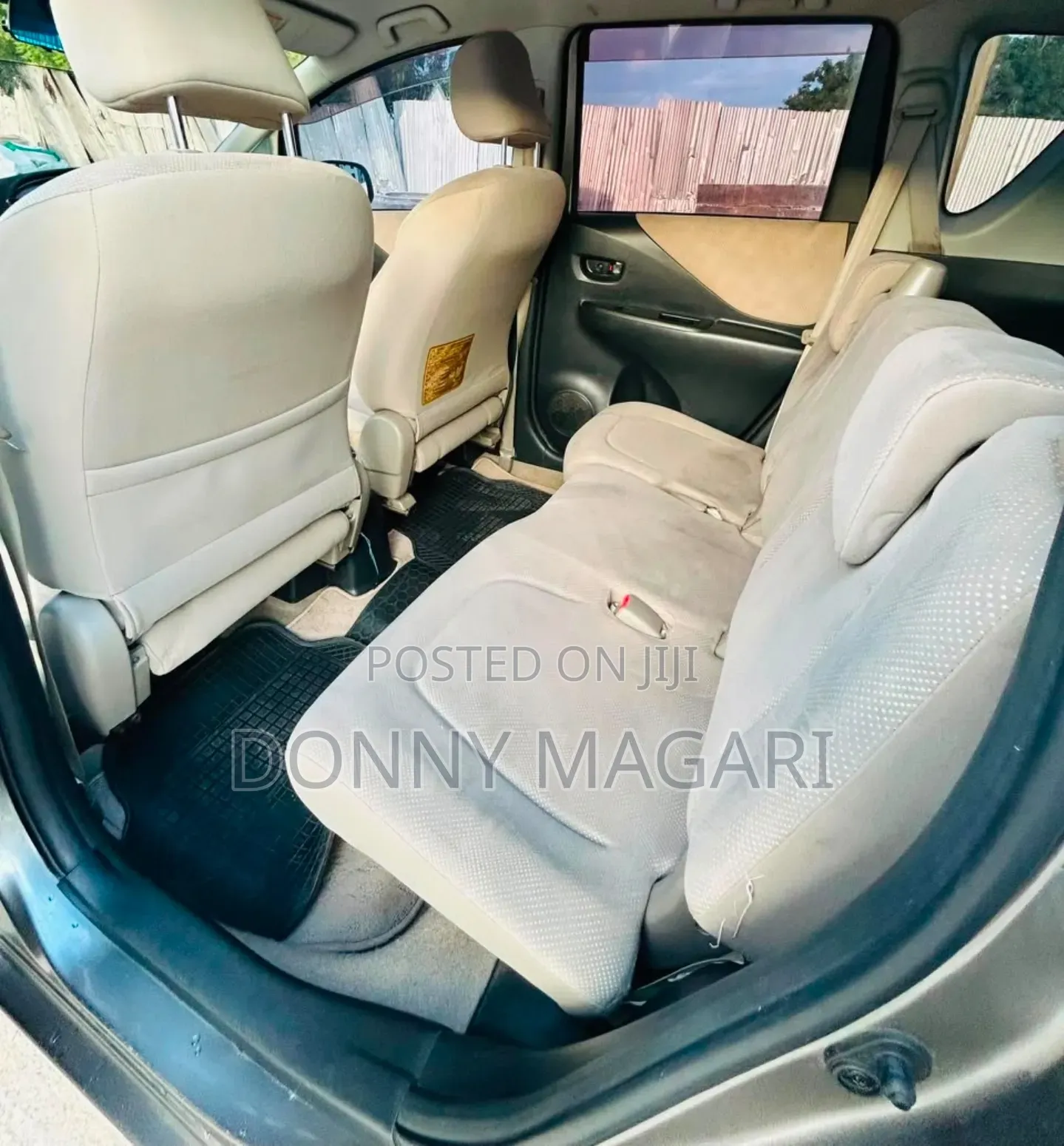Toyota Ractis 2009 Gray
