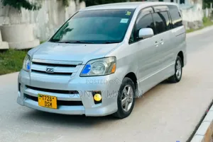 Toyota Noah 2008 Silver