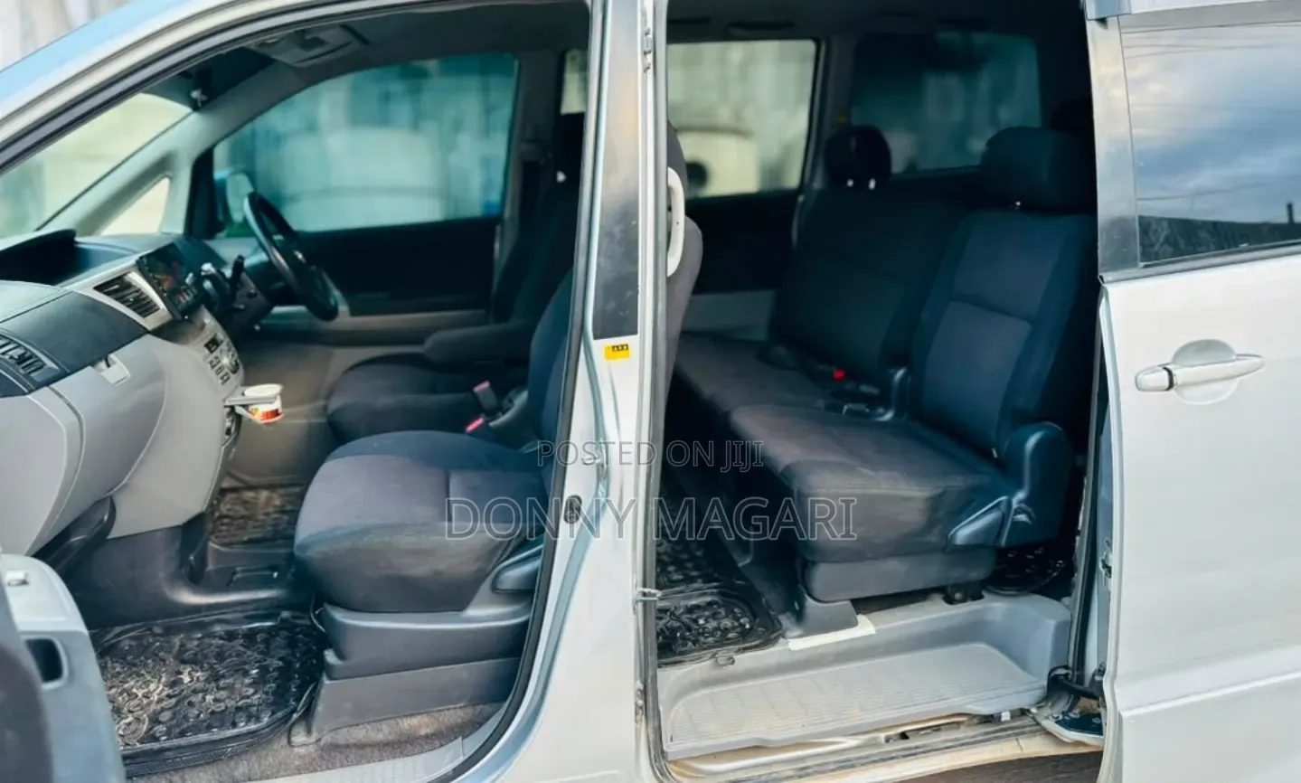 Toyota Noah 2008 Silver