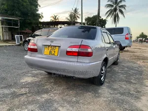 Toyota Corolla 2000 Gray