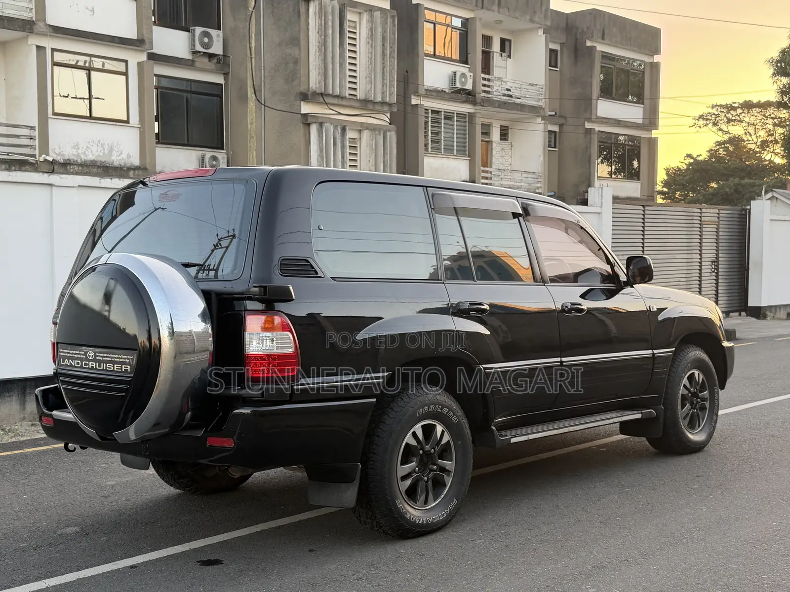 Toyota Land Cruiser 2000 Black