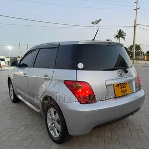 Toyota IST 2004 Silver