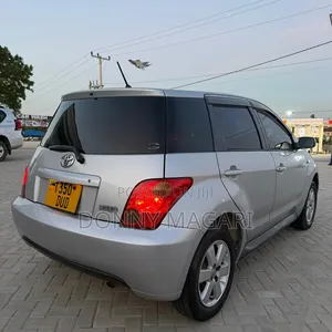 Toyota IST 2004 Silver