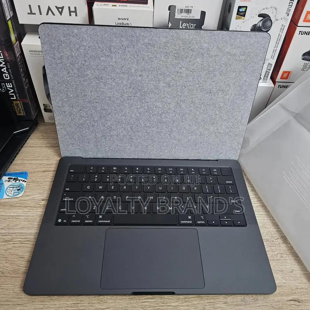 New Laptop Apple MacBook Pro 2025 M5 16GB Apple M5 SSD 512GB