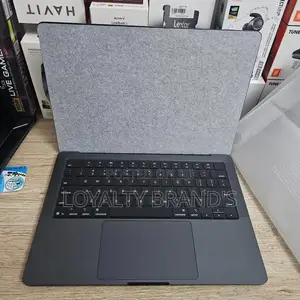 New Laptop Apple MacBook Pro 2025 M5 16GB Apple M5 SSD 512GB