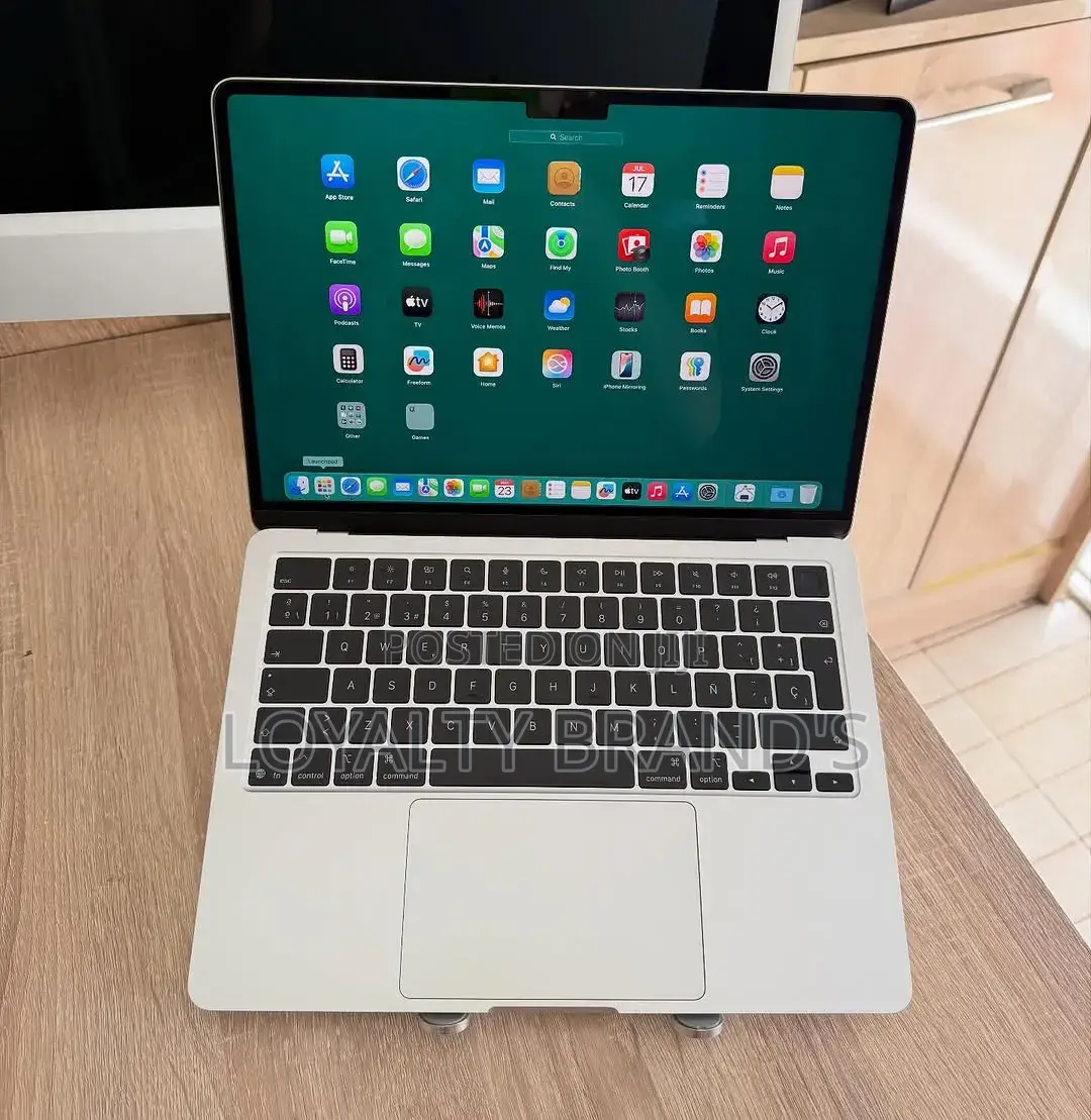 New Laptop Apple MacBook Air 2025 M4 16GB Apple M4 SSD 256GB