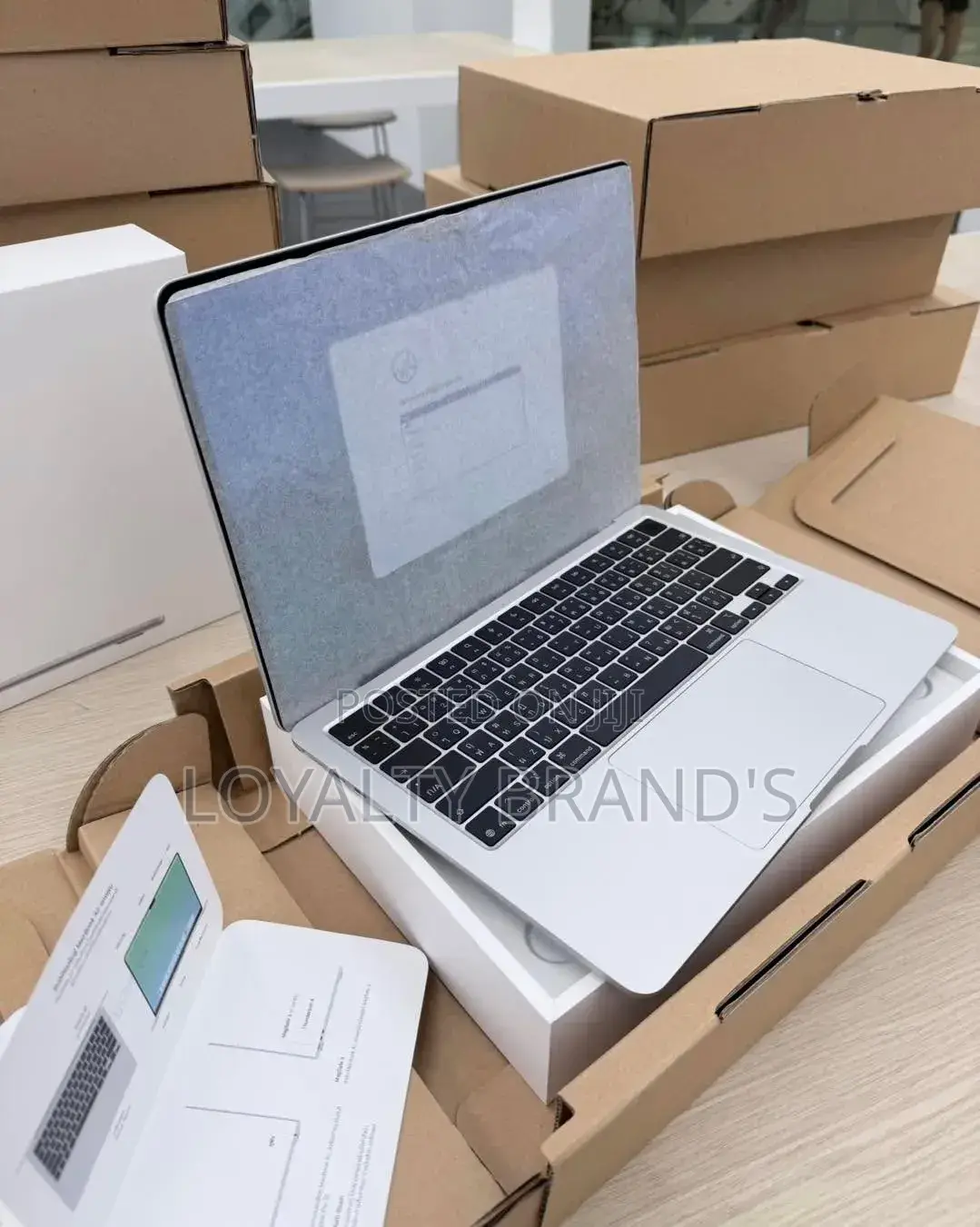 New Laptop Apple MacBook Air 2025 M4 16GB Apple M4 SSD 512GB