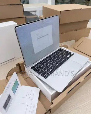 New Laptop Apple MacBook Air 2025 M4 16GB Apple M4 SSD 512GB