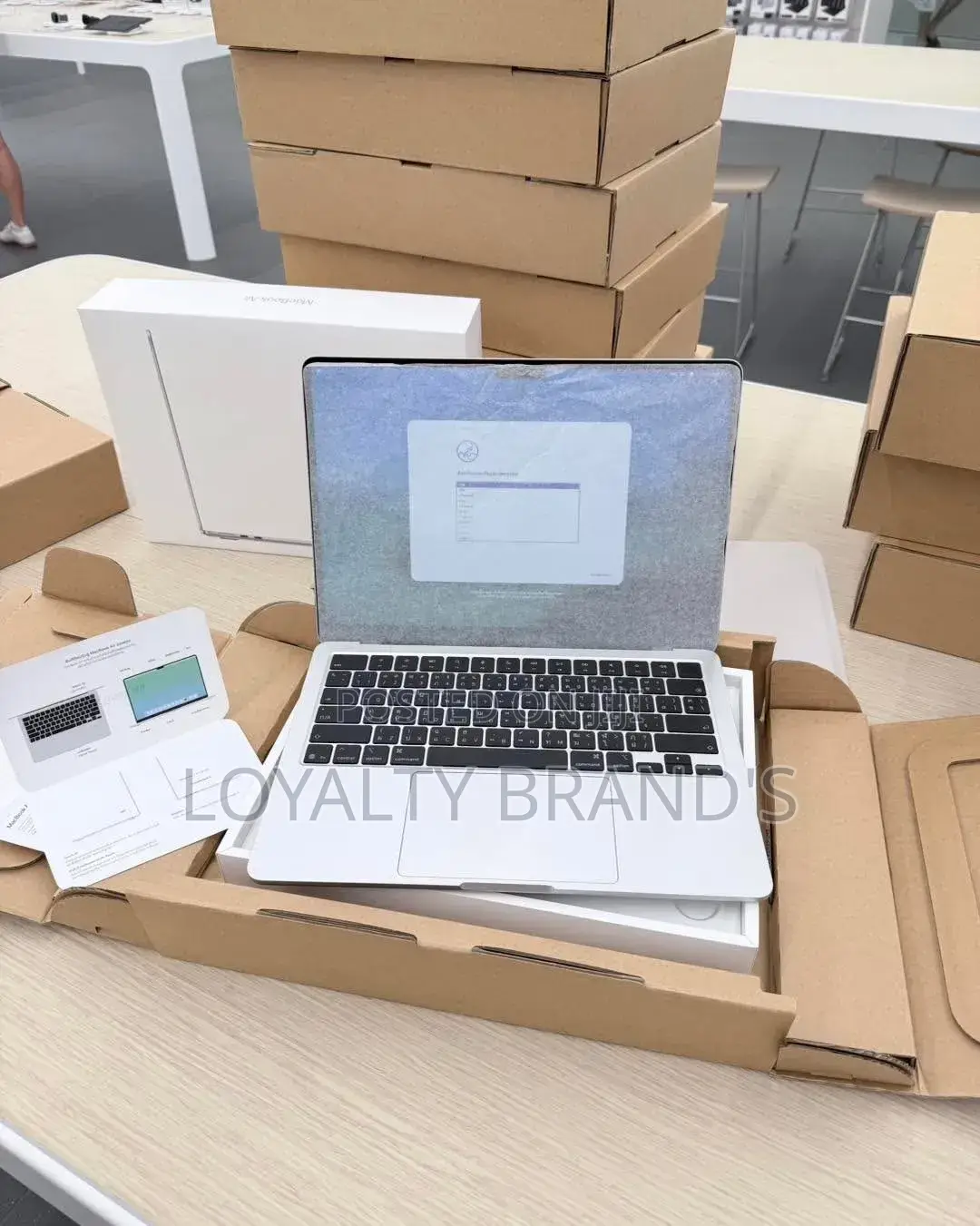 New Laptop Apple MacBook Air 2025 M4 16GB Apple M4 SSD 256GB