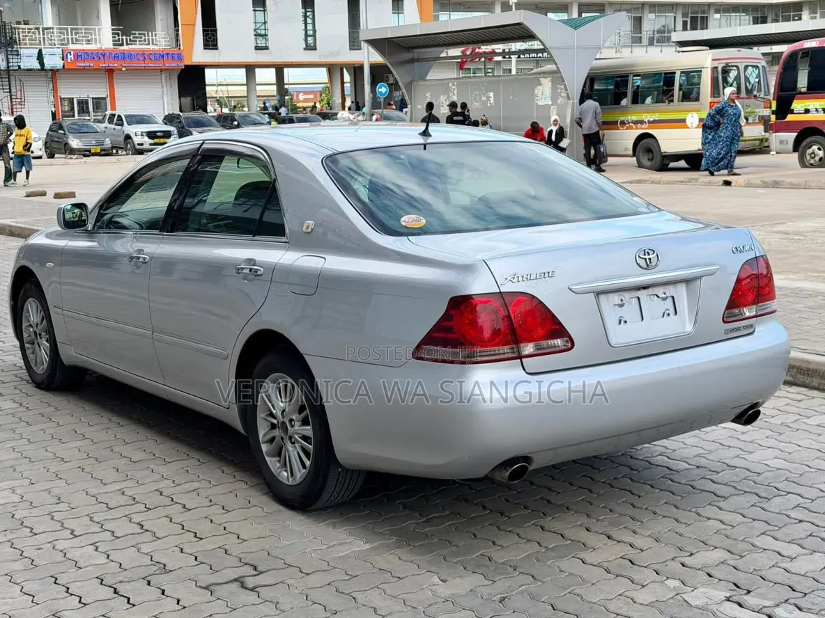 Toyota Crown 2004