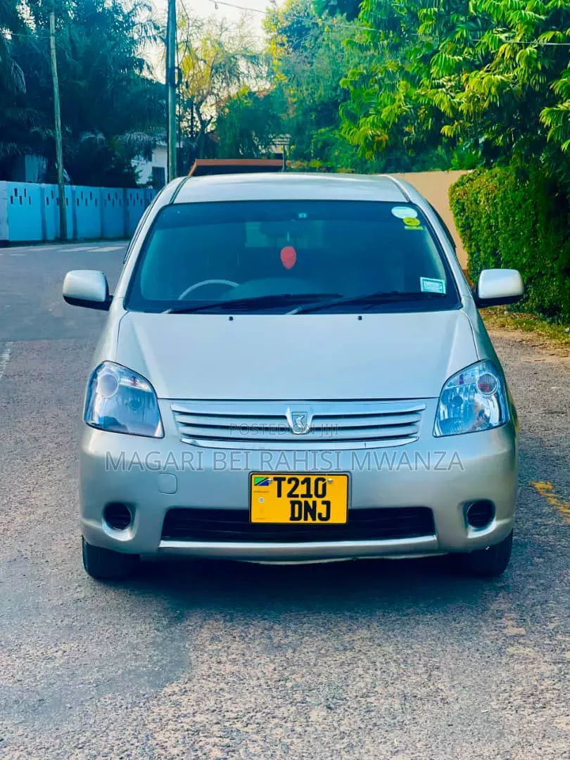 Toyota Raum 2005 Blue