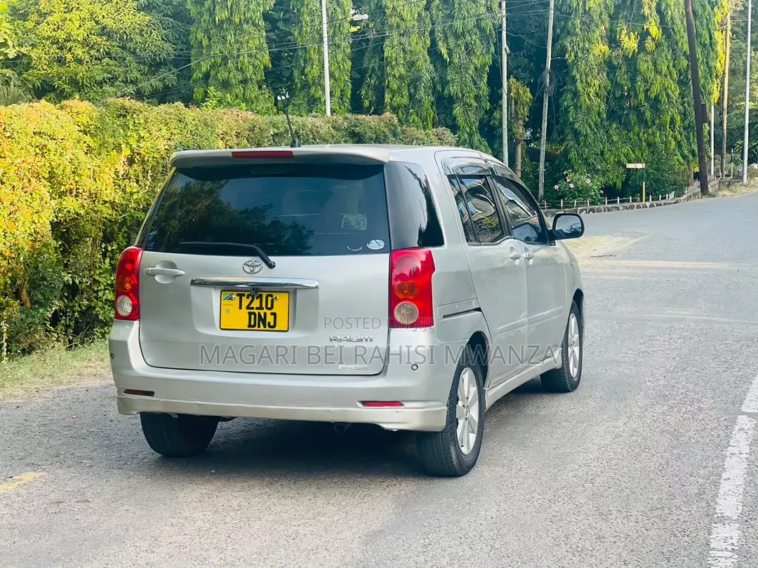 Toyota Raum 2005 Blue