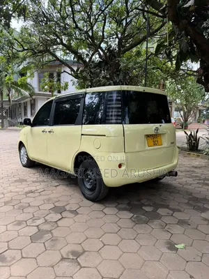 Toyota Sienta 2003