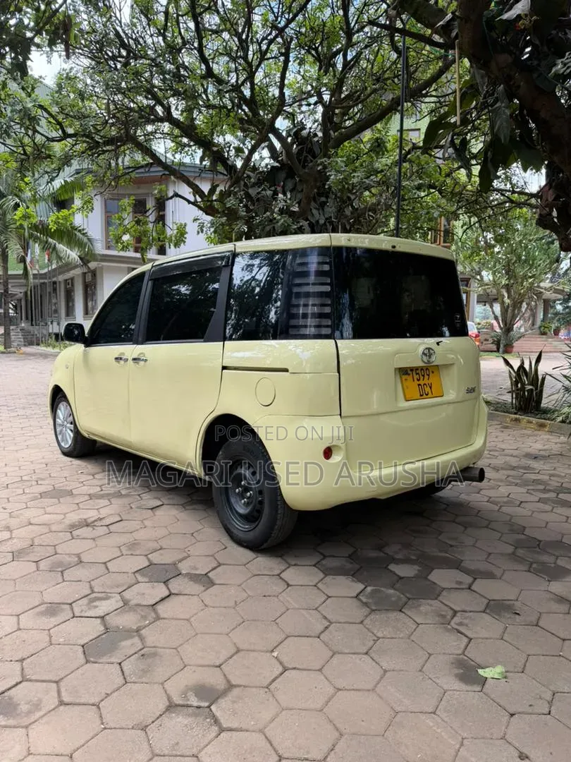 Toyota Sienta 2003