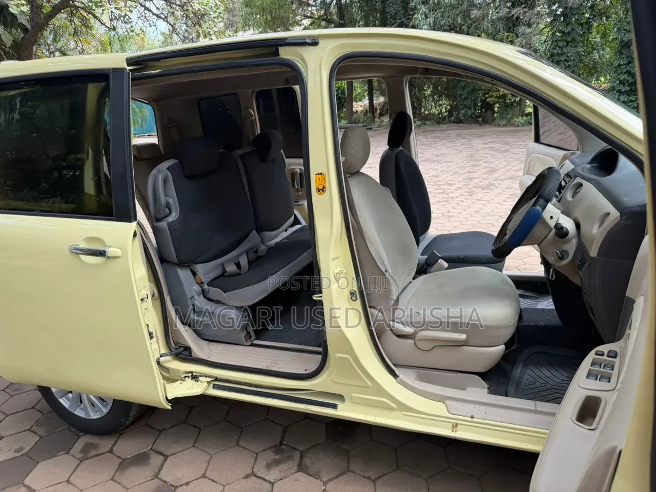 Toyota Sienta 2003