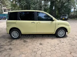 Toyota Sienta 2003