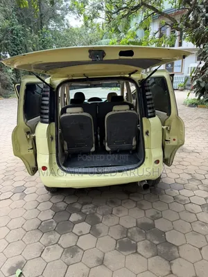 Toyota Sienta 2003
