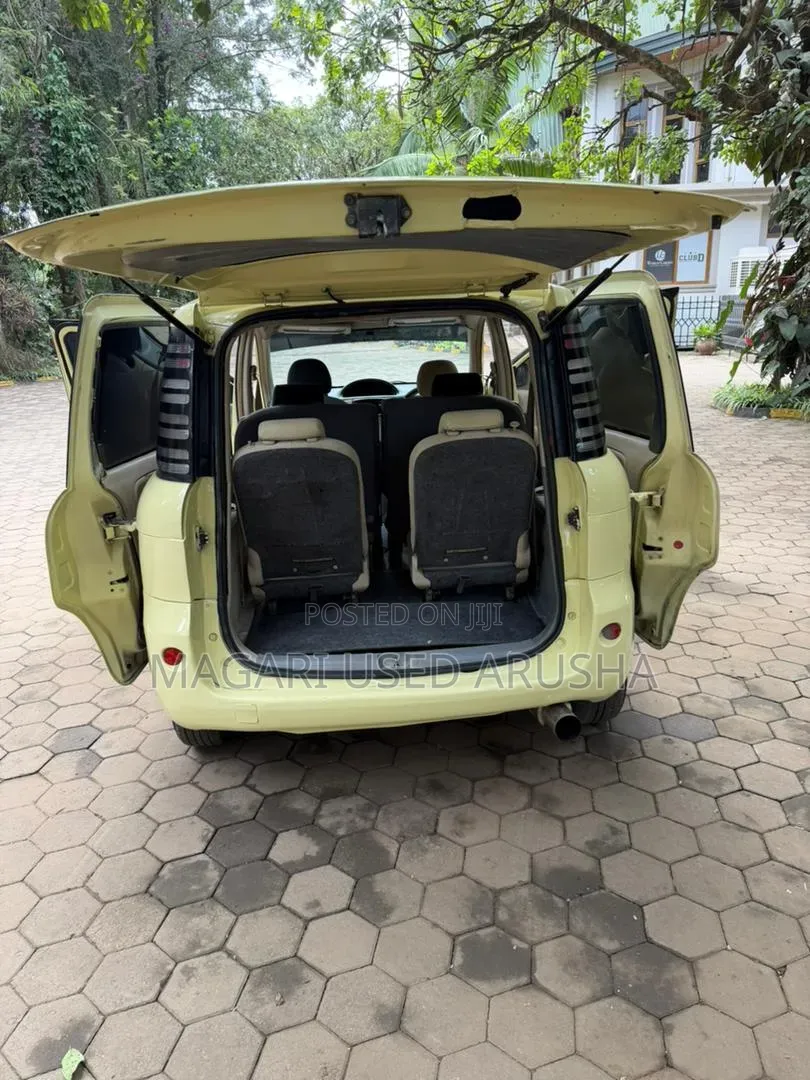 Toyota Sienta 2003