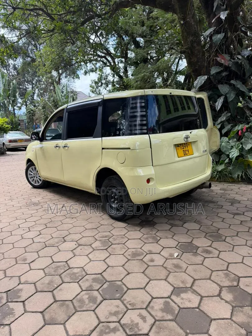 Toyota Sienta 2003