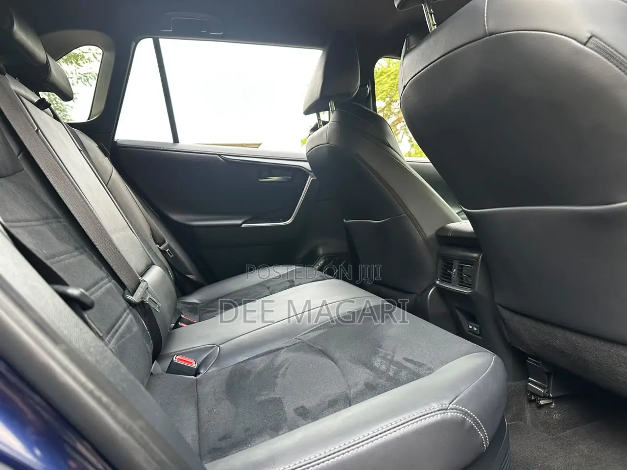 Toyota RAV4 Hybrid 2025 Blue