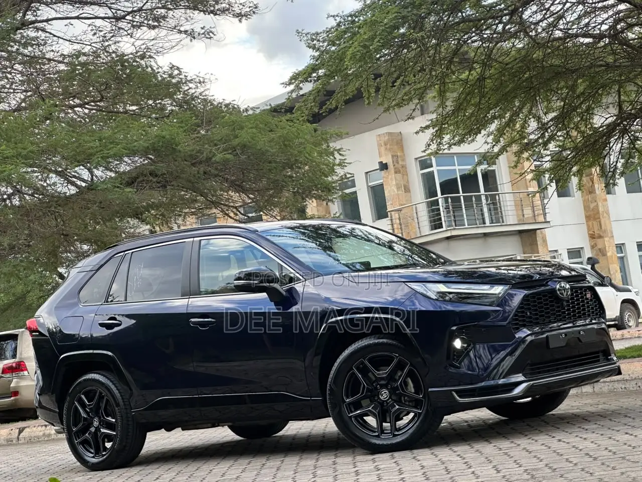 Toyota RAV4 Hybrid 2025 Blue