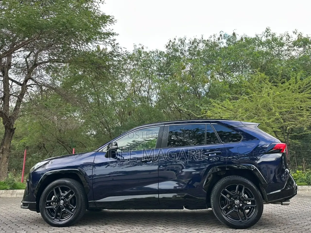 Toyota RAV4 Hybrid 2025 Blue