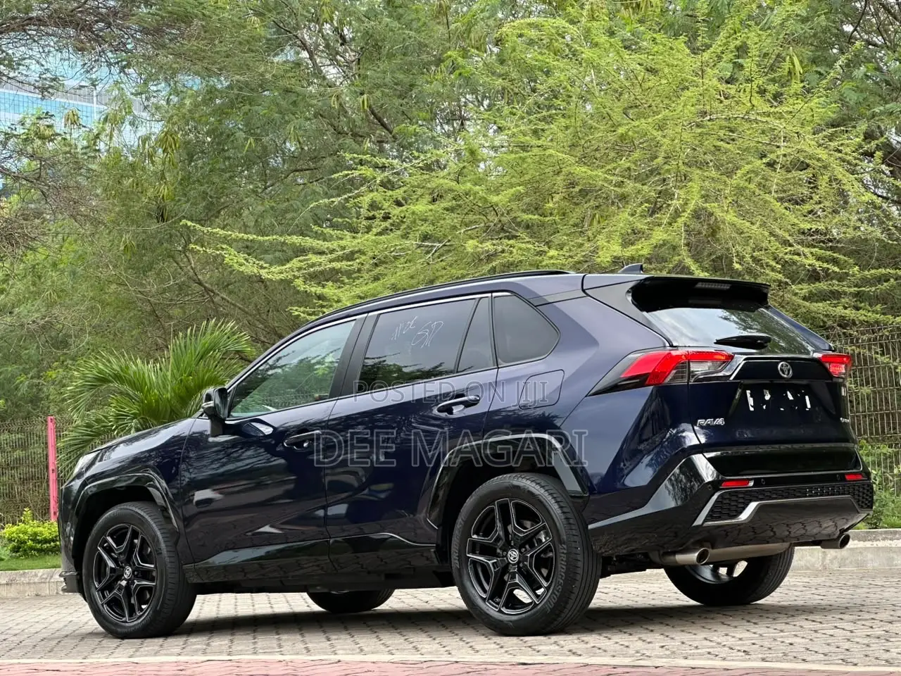 Toyota RAV4 Hybrid 2025 Blue
