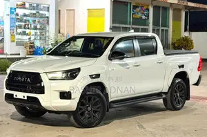 Toyota Hilux 2023 Off white