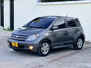 Toyota IST 2004 Ivory