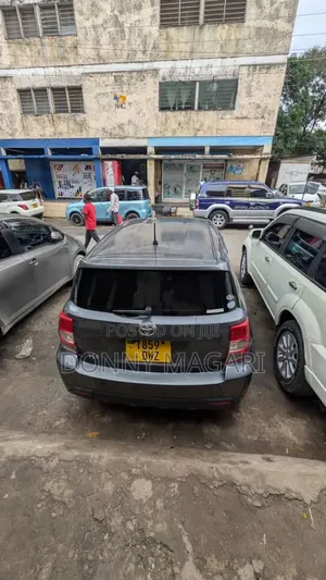 Toyota IST 2010 Gray