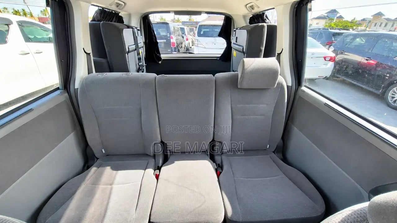 Toyota Noah 2009 Gray