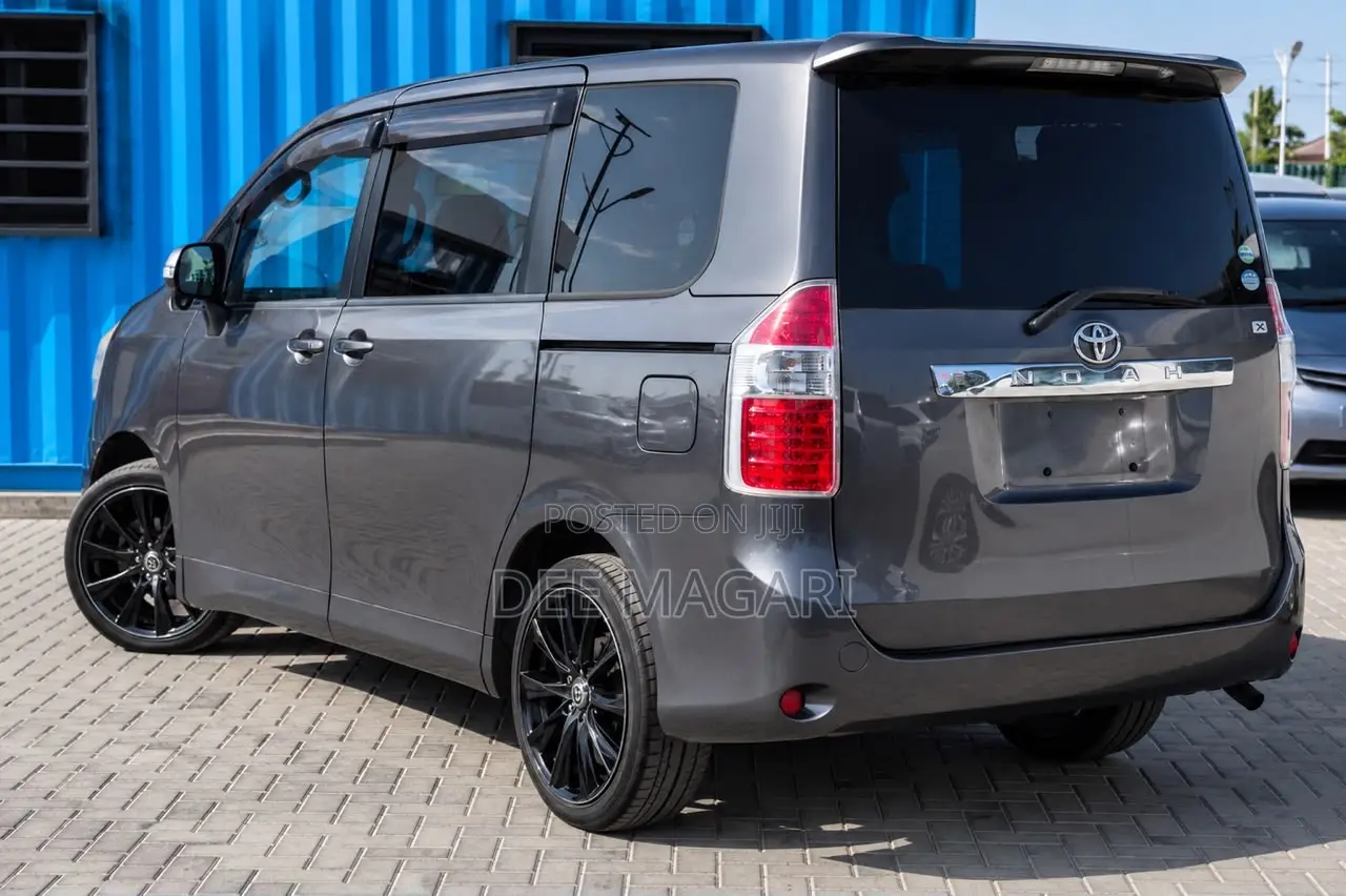 Toyota Noah 2009 Gray