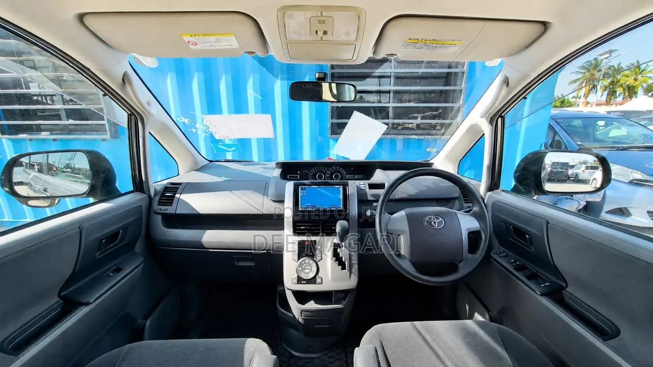 Toyota Noah 2009 Gray