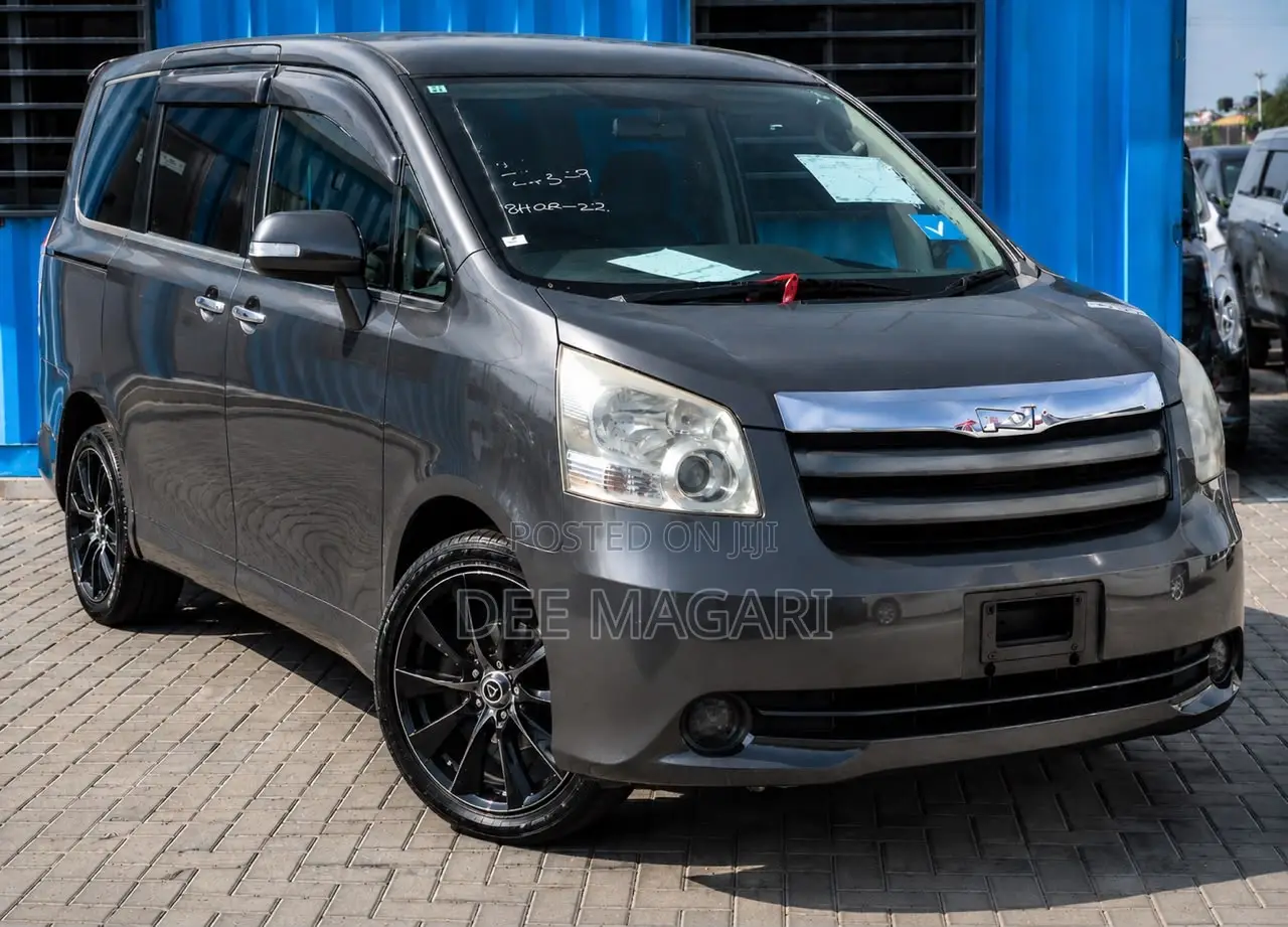 Toyota Noah 2009 Gray