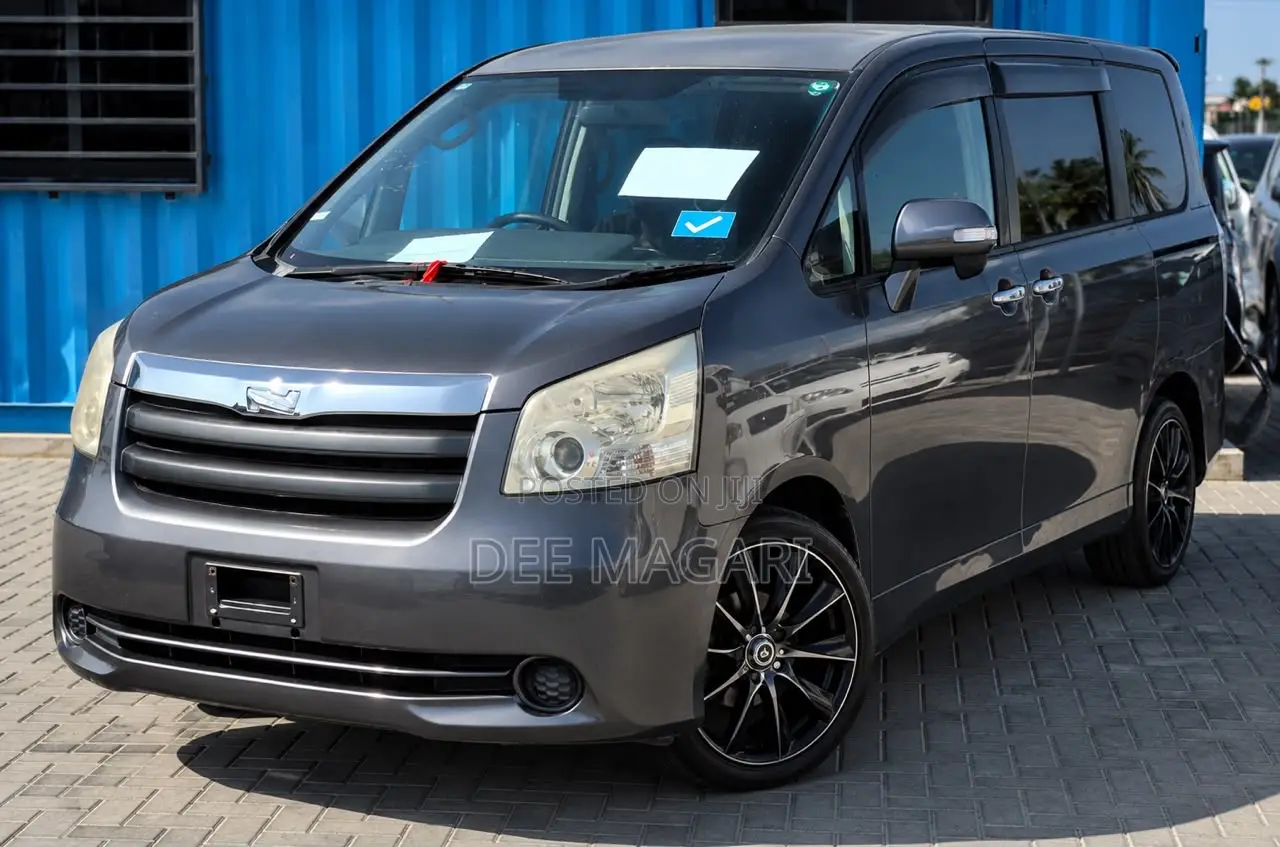 Toyota Noah 2009 Gray
