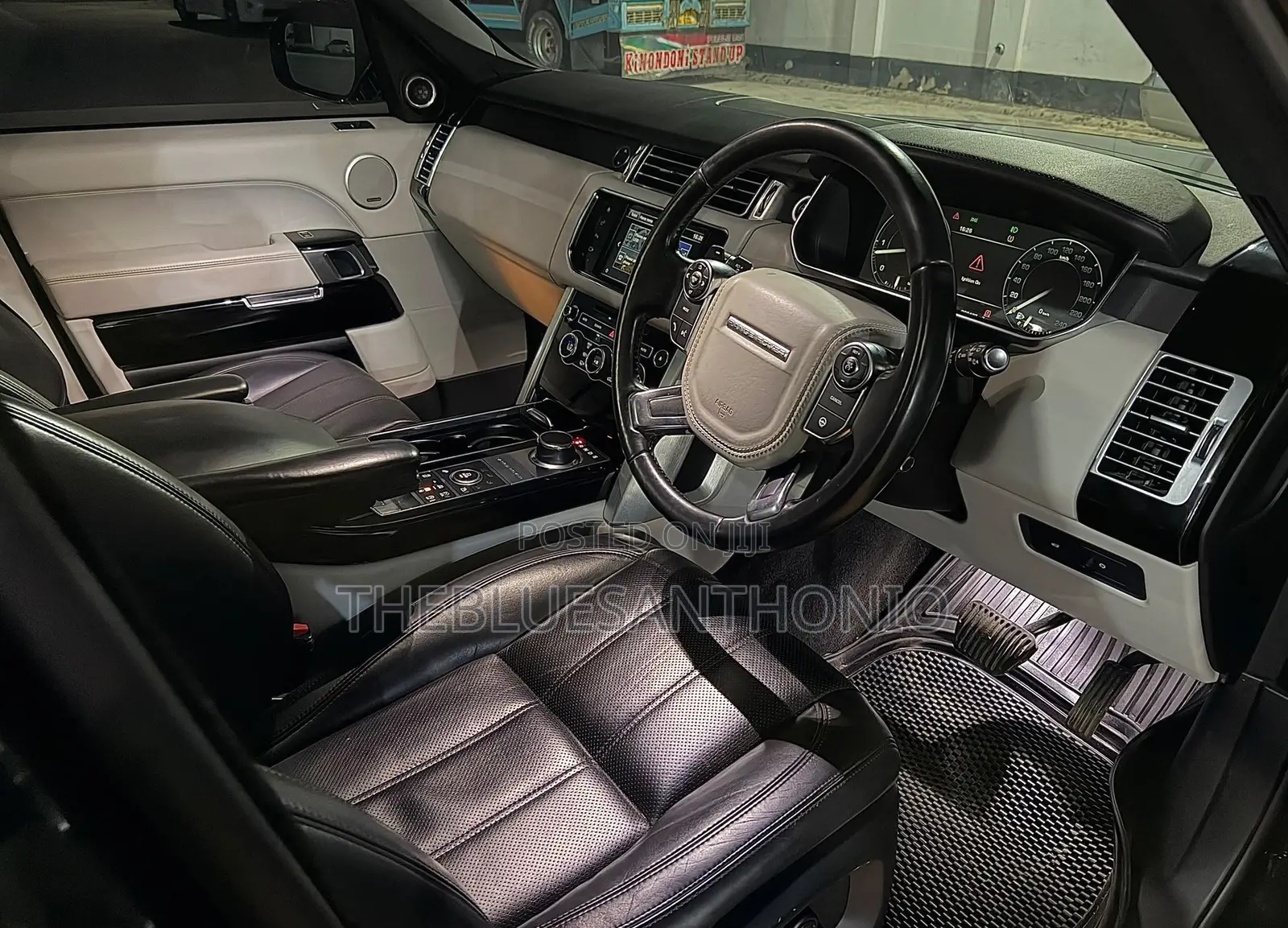 Land Rover Range Rover Vogue 2016 Black