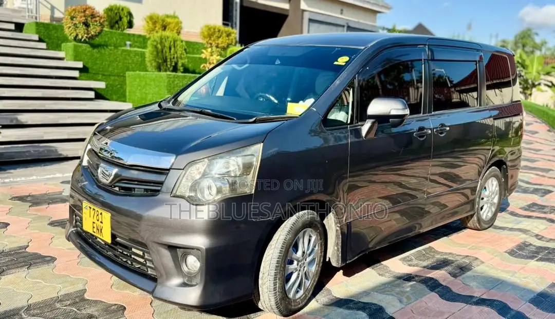 Toyota Noah 2011 Gray