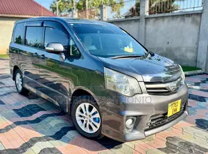 Toyota Noah 2011 Gray